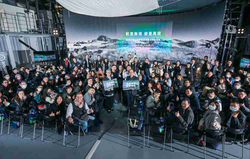 再现影像LED虚拟制作摄影棚整合拍摄场景、、、、内容制作、、、、技术指导到设备租借一站式服务，，，可望提升LED虚拟制作的影视效能，，，进而产出更多高质量细致作品