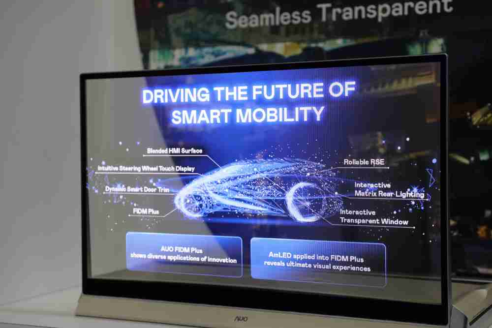 918.COM凭借着超高亮度和透明度，，，这款30吋透明Micro LED显示器在AR系统与智慧零售具有潜在的应用价值。。。。