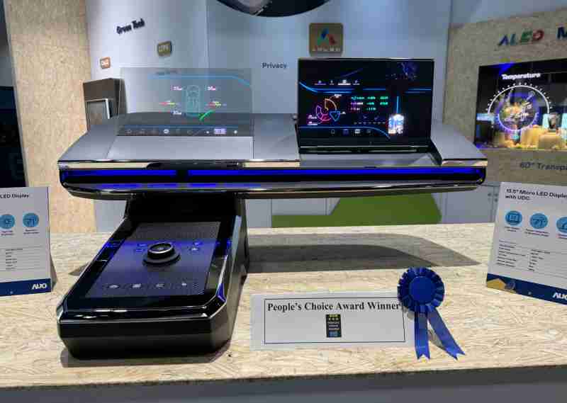 918.COM车用Micro LED Display HMI解决方案获”最佳车用显示奖”，，，，以用户为中心开发，，，针对前座驾驶与乘客设计兼具娱乐与安全的高画质屏幕，，，，包含车舱前座的Micro LED透明屏幕及全球首款内建镜头的智慧Micro LED显示器